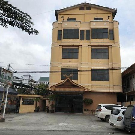 Sabrina Hotel Sisingamangaraja Pekanbaru Bagian luar foto