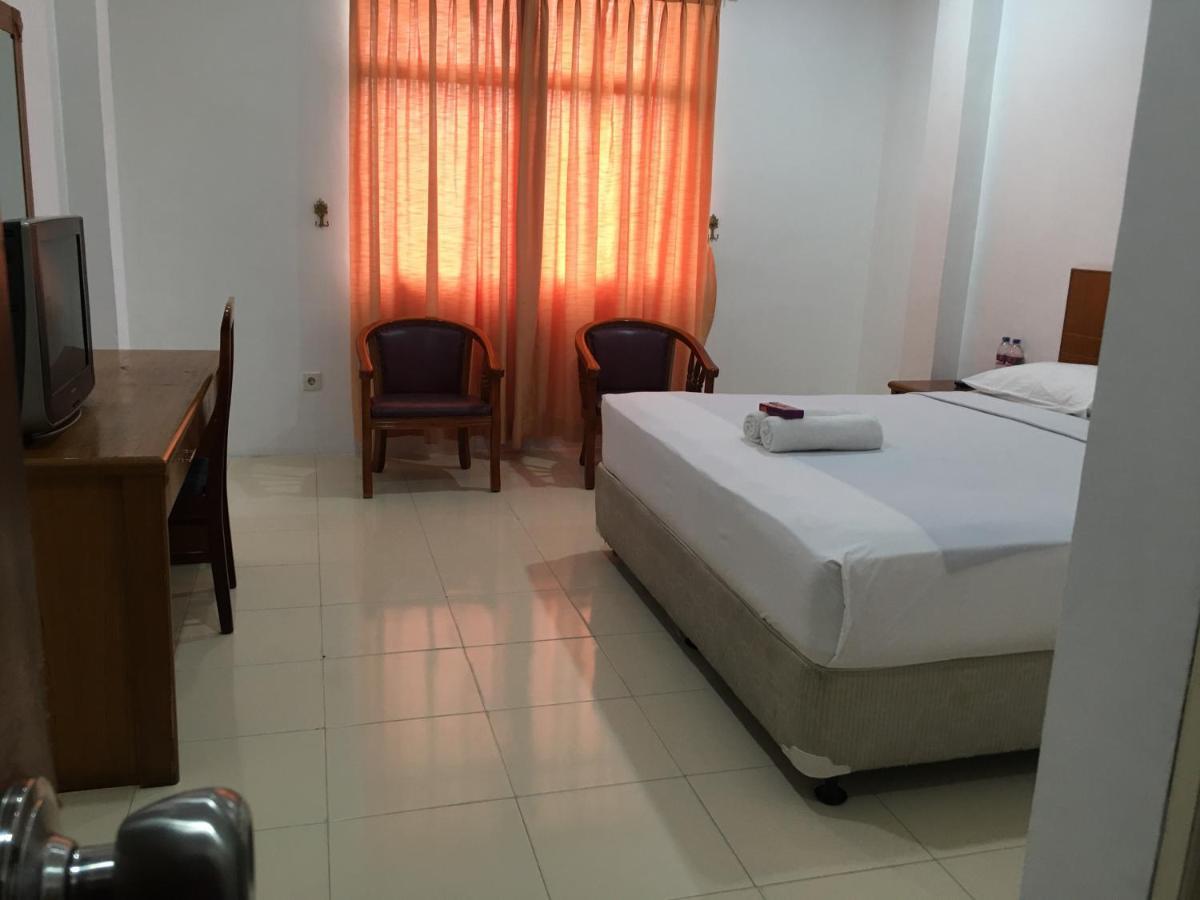 Sabrina Hotel Sisingamangaraja Pekanbaru Bagian luar foto