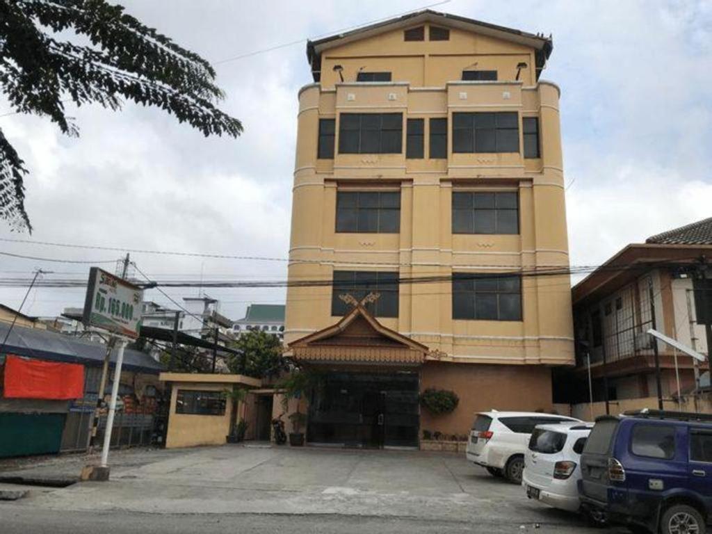 Sabrina Hotel Sisingamangaraja Pekanbaru Bagian luar foto